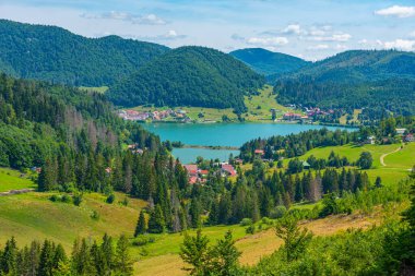 Slovakya 'da güneşli bir günde Dedinky bakış açısı.
