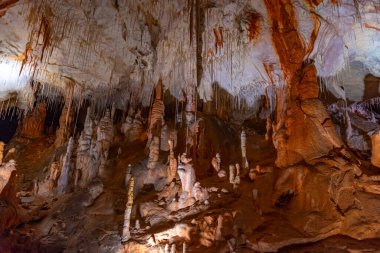 Slovak Paradise Ulusal Parkı 'ndaki Gombasecka mağarası.