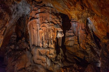 Slovakya 'daki Domica mağarasının içi.