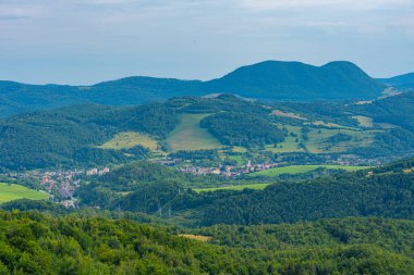 Bulutlu bir günde Slovakya cennetinin manzarası.