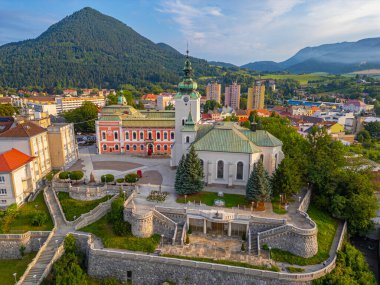 Slovakya 'nın Ruzomberok kentinin Panorama manzarası.