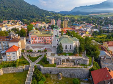 Slovakya 'nın Ruzomberok kentinin Panorama manzarası.