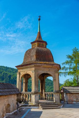 Slovakya 'daki Orava kalesinin avlusunda.