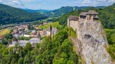 Slovakya 'daki Orava kalesinin Panorama manzarası.