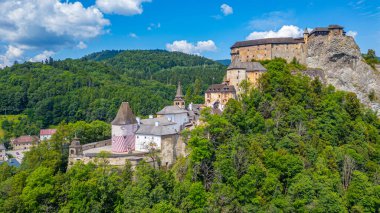 Slovakya 'daki Orava kalesinin Panorama manzarası.