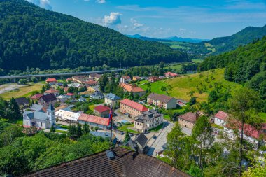 Oravsky Podzamok 'un Slovakya' daki Panorama manzarası.