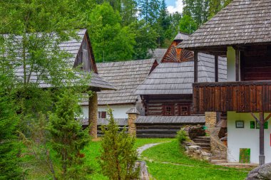 Slovakya 'daki Orava Village Müzesi' nde geleneksel mimari.