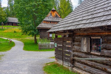 Slovakya 'daki Orava Village Müzesi' nde geleneksel mimari.