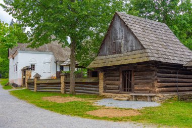 Slovakya 'daki Orava Village Müzesi' nde geleneksel mimari.