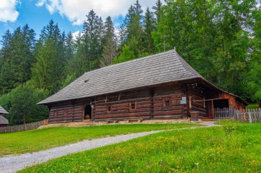 Slovakya 'daki Orava Village Müzesi' nde geleneksel mimari.