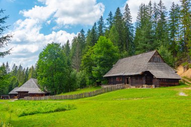 Slovakya 'daki Orava Village Müzesi' nde geleneksel mimari.