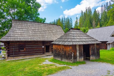Slovakya 'daki Orava Village Müzesi' nde geleneksel mimari.