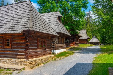 Slovakya 'daki Orava Village Müzesi' nde geleneksel mimari.