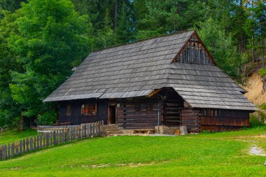 Slovakya 'daki Orava Village Müzesi' nde geleneksel mimari.