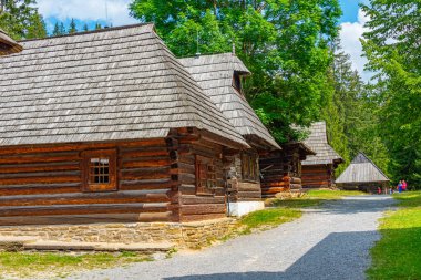 Slovakya 'daki Orava Village Müzesi' nde geleneksel mimari.
