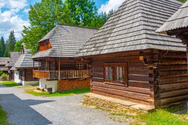 Slovakya 'daki Orava Village Müzesi' nde geleneksel mimari.