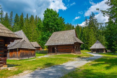 Slovakya 'daki Orava Village Müzesi' nde geleneksel mimari.
