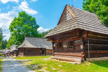 Slovakya 'daki Orava Village Müzesi' nde geleneksel mimari.