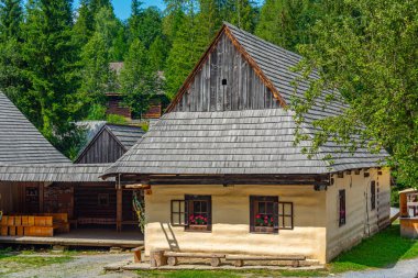 Slovakya 'daki Orava Village Müzesi' nde geleneksel mimari.