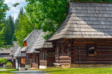 Slovakya 'daki Orava Village Müzesi' nde geleneksel mimari.