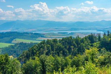 Slovakya 'daki Liptov barajının panorama görüntüsü.