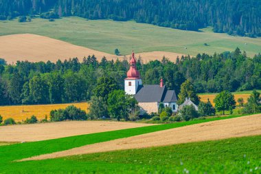 Slovakya 'da kilise ve Liptov kırsalında.