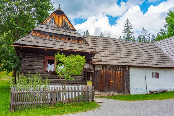 Slovakya 'daki Orava Village Müzesi' nde geleneksel mimari.