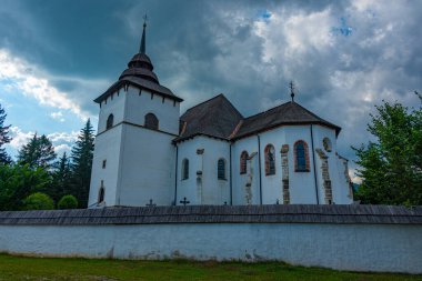 Pribylina, Slovakya 'daki Liptov Village Müzesi' ndeki Liptovska Mara köyünden Bakire Meryem Kilisesi.
