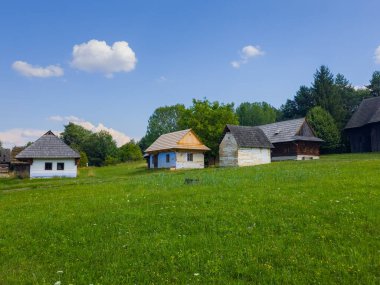 Slovakya 'nın Martin kentindeki Slovak Köy Müzesi' nde geleneksel mimari.