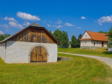 Slovakya 'nın Martin kentindeki Slovak Köy Müzesi' nde geleneksel mimari.
