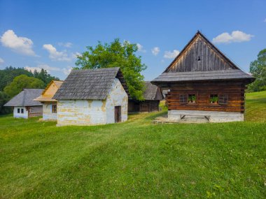 Slovakya 'nın Martin kentindeki Slovak Köy Müzesi' nde geleneksel mimari.