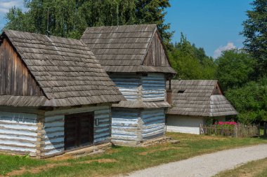 Slovakya 'nın Martin kentindeki Slovak Köy Müzesi' nde geleneksel mimari.