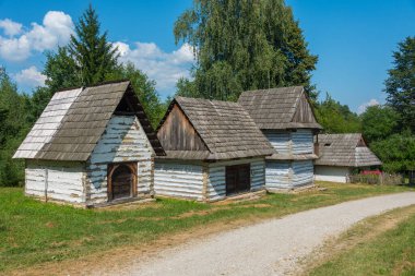 Slovakya 'nın Martin kentindeki Slovak Köy Müzesi' nde geleneksel mimari.