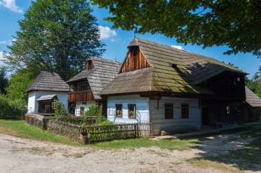 Slovakya 'nın Martin kentindeki Slovak Köy Müzesi' nde geleneksel mimari.