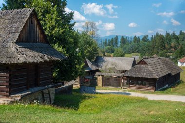 Slovakya 'nın Martin kentindeki Slovak Köy Müzesi' nde geleneksel mimari.