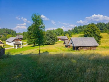 Slovakya 'nın Martin kentindeki Slovak Köy Müzesi' nde geleneksel mimari.