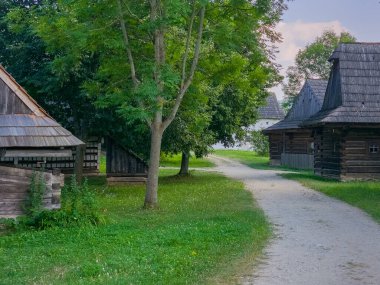 Slovakya 'nın Martin kentindeki Slovak Köy Müzesi' nde geleneksel mimari.