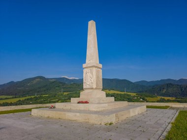 Slovakya 'daki Fransız partizanlar için Strecno Anıtı.