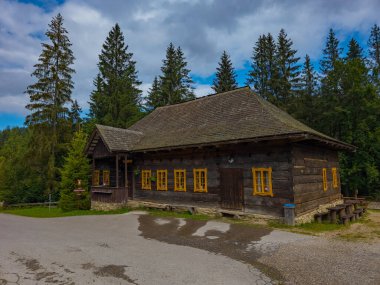 Nova Bystrica, Slovakya 'daki Kysuce Village Müzesi' nde geleneksel mimari.
