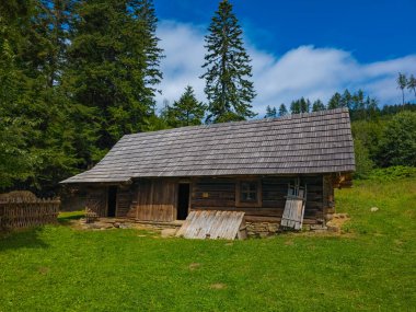 Nova Bystrica, Slovakya 'daki Kysuce Village Müzesi' nde geleneksel mimari.