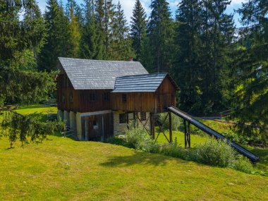 Nova Bystrica, Slovakya 'daki Kysuce Village Müzesi' nde geleneksel mimari.