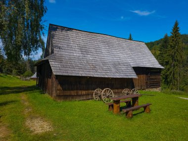 Nova Bystrica, Slovakya 'daki Kysuce Village Müzesi' nde geleneksel mimari.