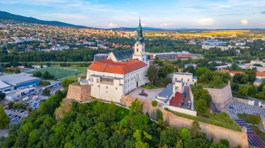 Slovakya 'daki Nitra kalesinin Panorama manzarası.