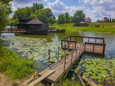 Kolarovo, Slovakya 'da yüzen su değirmeni.