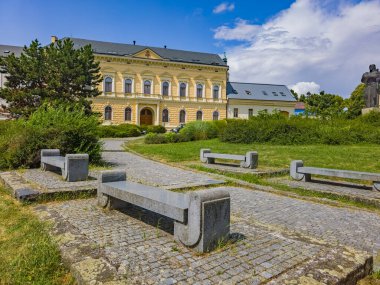 Nitra Kalesi kompleksindeki tarihi evler, Slovakya.IMAGE