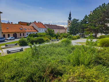 Nitra Kalesi kompleksindeki tarihi evler, Slovakya.IMAGE