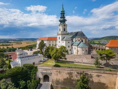 Slovakya 'daki Nitra kalesinin görüntüsü.