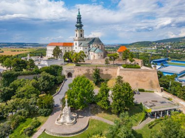 Slovakya 'daki Nitra kalesinin görüntüsü.