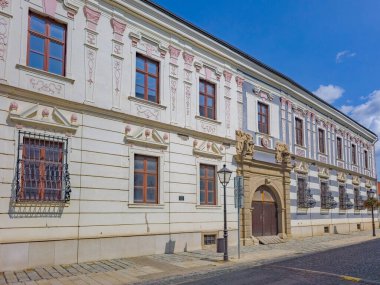 Slovakya 'nın Trnava kentindeki tarihi evler.