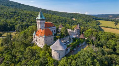 Slovakya 'daki Smolenice kalesinin panorama manzarası.